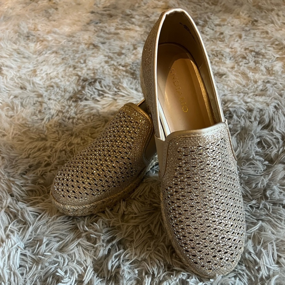 Like new Andiamo sparkly platform shoes